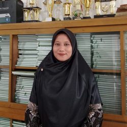 Elisah Pahutar, M.Pd.